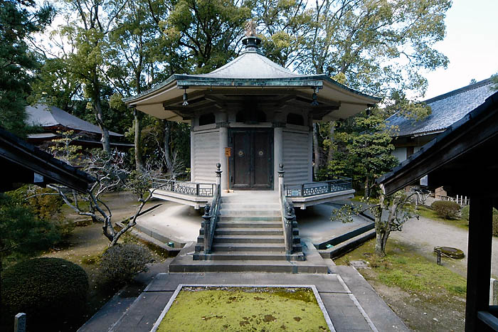 Kyoto Temple &copy; Dennis Mojado